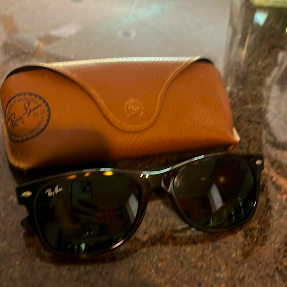 Ray-Ban Black Sunglasses with Brown Case